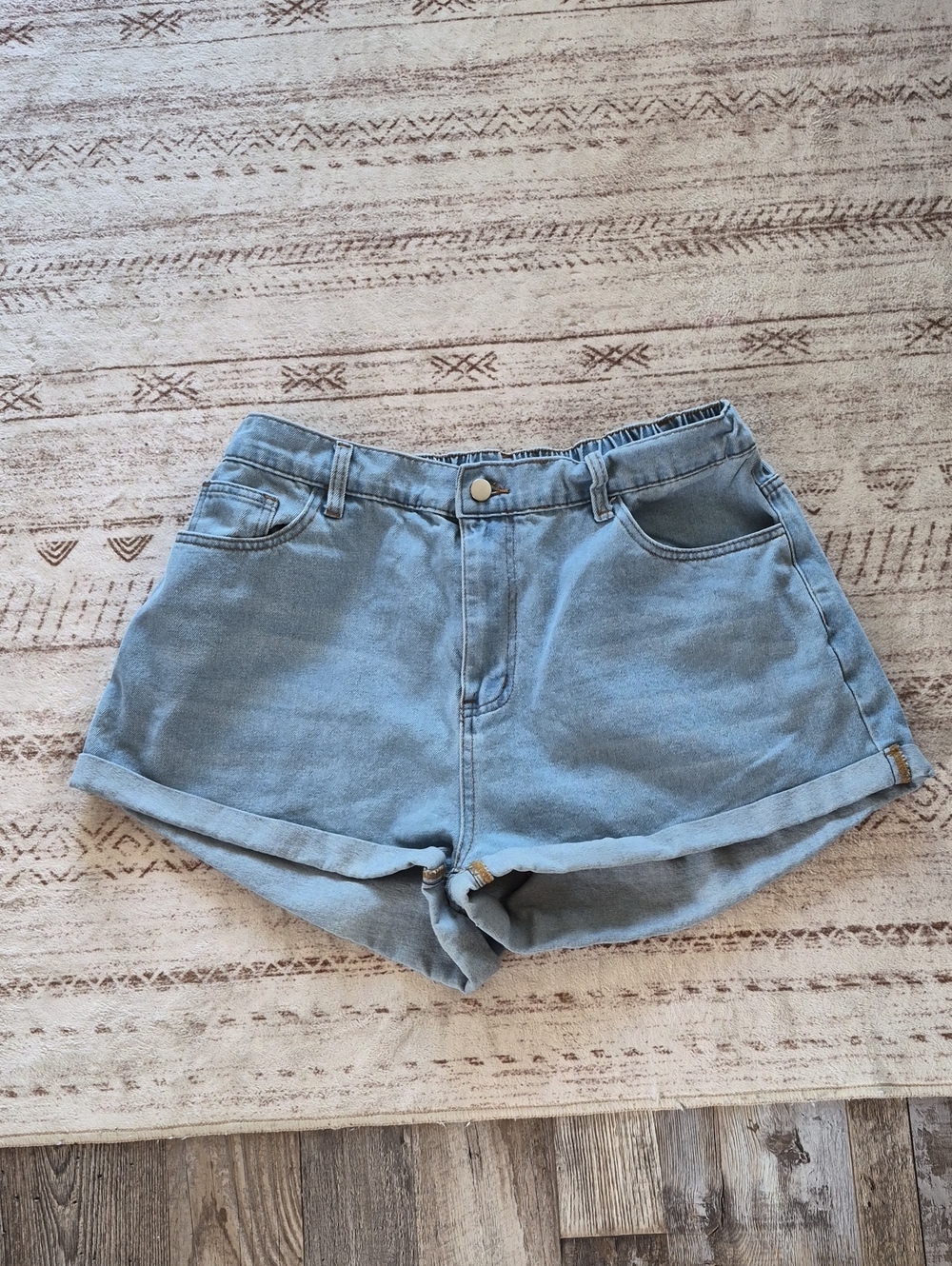 SHEIN Light Wash Rolled-Hem Denim Shorts